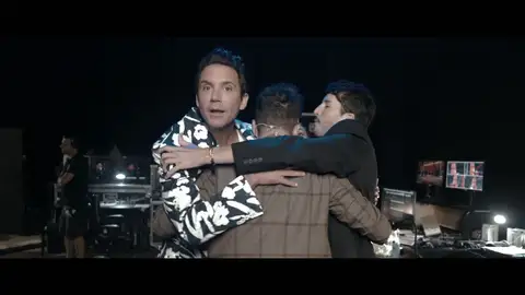 El abrazo entre los cuatro coaches El abrazo entre los cuatro coaches