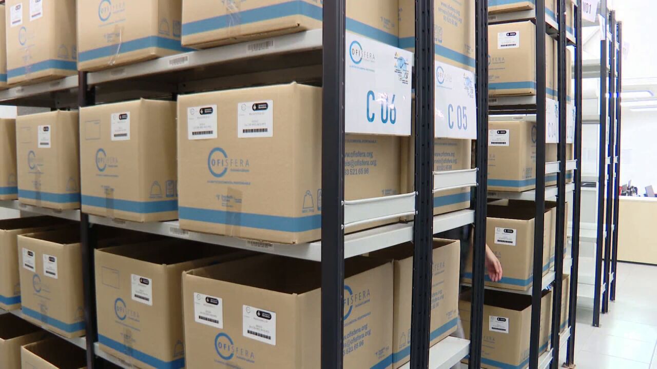 가방, 휴대폰, 틀니까지? 바르셀로나 분실물 센터의 놀라운 이야기!