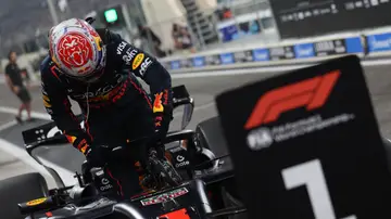Max Verstappen se baja del Red Bull tras firmar la pole en Yas Maria Max Verstappen se baja del Red Bull tras firmar la pole en Yas Maria