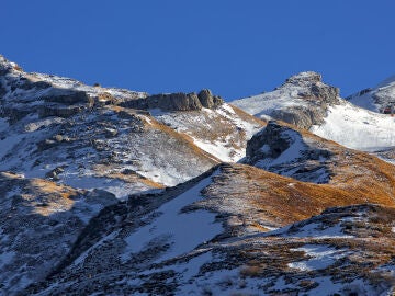 Una mujer muere congelada tras ser abandonada por su novio en medio de una montaña Una mujer muere congelada tras ser abandonada por su novio en medio de una montaña