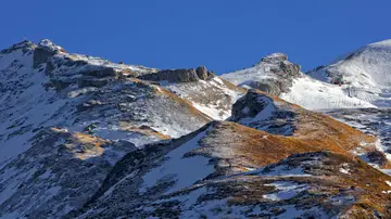 Una mujer muere congelada tras ser abandonada por su novio en medio de una montaña Una mujer muere congelada tras ser abandonada por su novio en medio de una montaña