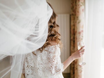 Una novia acaba en silla de ruedas tras caer desde la ventana del hotel en su noche de bodas