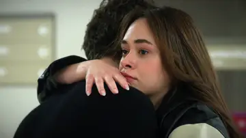 Parla se convierte en el único apoyo de Uras tras perderlo todo Parla se convierte en el único apoyo de Uras tras perderlo todo