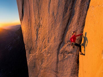 Sasha DiGiulian ascendiendo el Capitán.