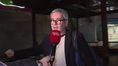 Jacobo Martos contestando a la prensa