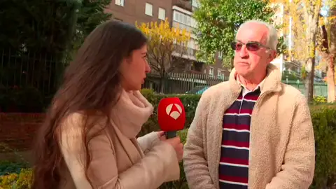 Se lanza con sus gemelos desde un décimo. Se lanza con sus gemelos desde un décimo.