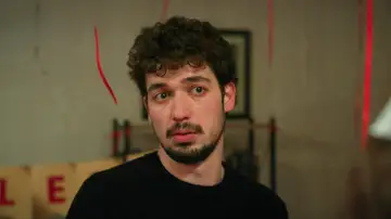 Uras se cuela en la mansión de Bahar para reconquistar a Seren y termina humillado Uras se cuela en la mansión de Bahar para reconquistar a Seren y termina humillado