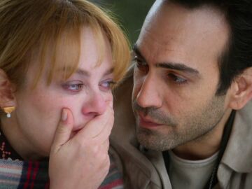 Evren emociona a Bahar con un frasco lleno de recuerdos de su historia de amor: “Solo pienso en ti y en mi hijo”