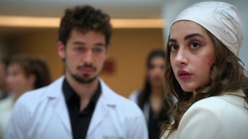 “Vosotras lo habéis querido”: Uras denuncia a Seren y la policía irrumpe en el hospital para detenerla “Vosotras lo habéis querido”: Uras denuncia a Seren y la policía irrumpe en el hospital para detenerla