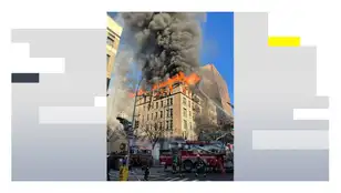 Fotografía divulgada por el Departamento de Bomberos de Nueva York (FDNY) donde aparecen bomberos controlando un incendio este martes, en Nueva York (Estados Unidos)