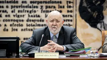 Tezanos niega instrucciones de Moncloa y enmarca las críticas al CIS en una "estrategia política": "Soy independiente" Tezanos niega instrucciones de Moncloa y enmarca las críticas al CIS en una "estrategia política": "Soy independiente"