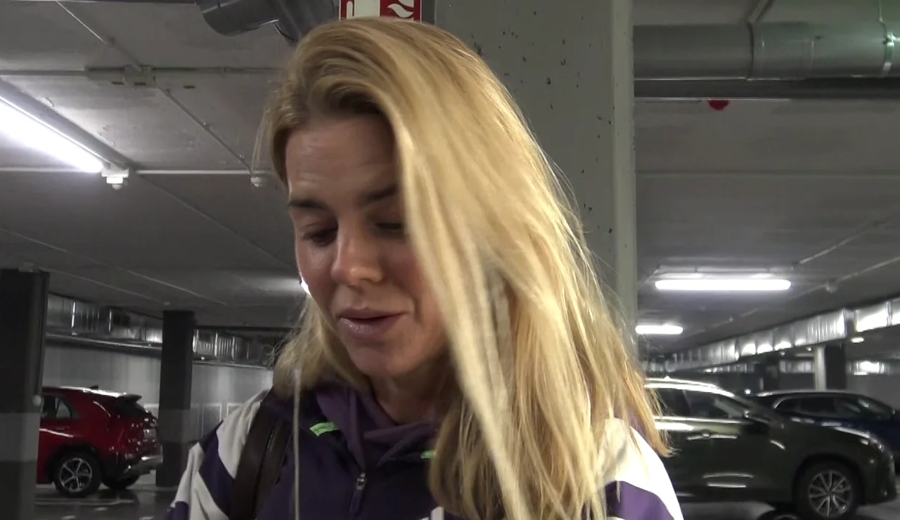 Amelia Bono ante los micrófonos