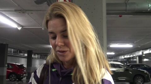 Amelia Bono ante los micrófonos