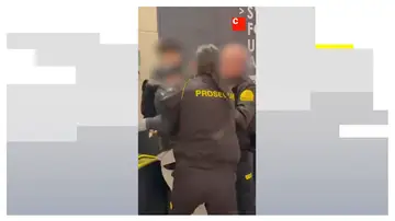 Detención de tres menores en Girona tras sacar una pistola simulada en un centro comercial de Girona Detención de tres menores en Girona tras sacar una pistola simulada en un centro comercial de Girona