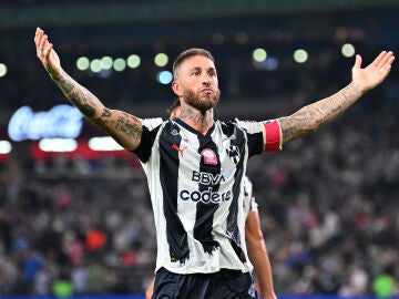 Sergio Ramos en un partido con el Monterrey