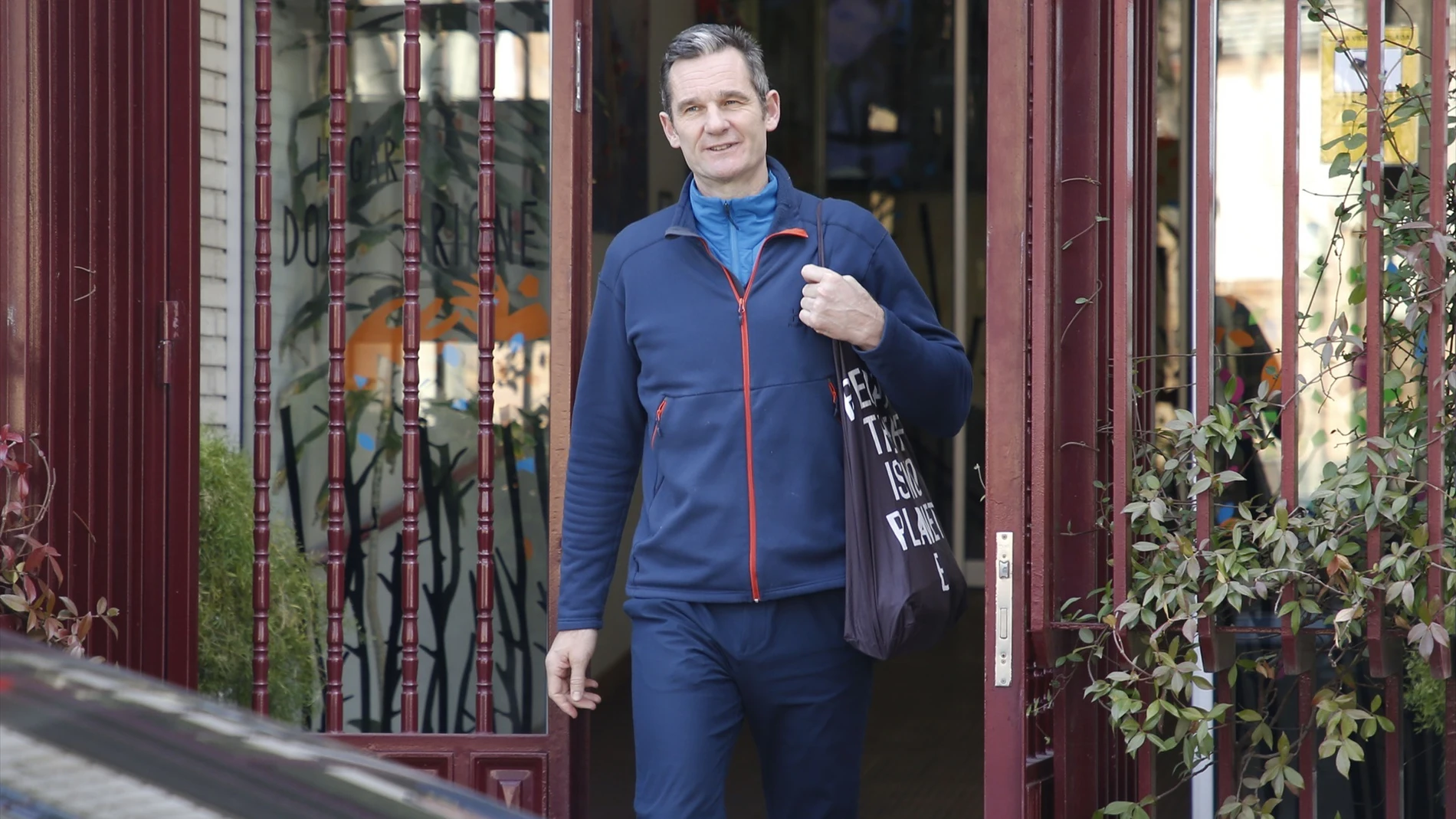 Iñaki Urdangarin a la salida del Centro Hogar Don Orione. Iñaki Urdangarin a la salida del Centro Hogar Don Orione.