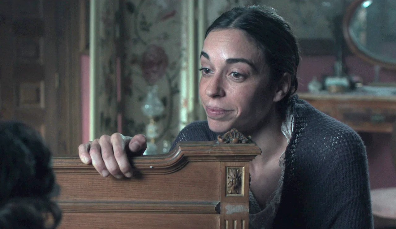 Renata intenta consolar a Catalina, ¿conseguirá ganarse el cariño de su hija?