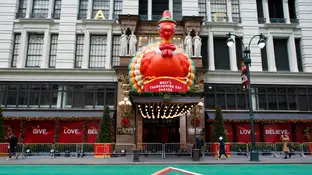 Imagen de la fachada de la tienda Macy's decorada del Día de Acción de Gracias Imagen de la fachada de la tienda Macy's decorada del Día de Acción de Gracias