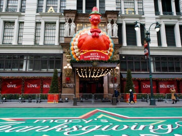 Imagen de la fachada de la tienda Macy's decorada del D&iacute;a de Acci&oacute;n de Gracias 