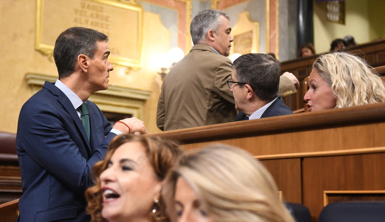 Imagen de Santos Cerdán y de Pedro Sánchez