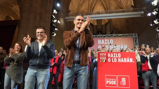 Sánchez, sobre los escándalos de acoso sexual del PSOE: "Somos los primeros en poner en pie el protocolo y lo hacemos con contundencia y con transparencia" Sánchez, sobre los escándalos de acoso sexual del PSOE: "Somos los primeros en poner en pie el protocolo y lo hacemos con contundencia y con transparencia"