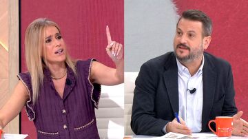 La activista Afra Blanco y el adjunto al director ‘El Confidencial’ Juan Fernández-Miranda