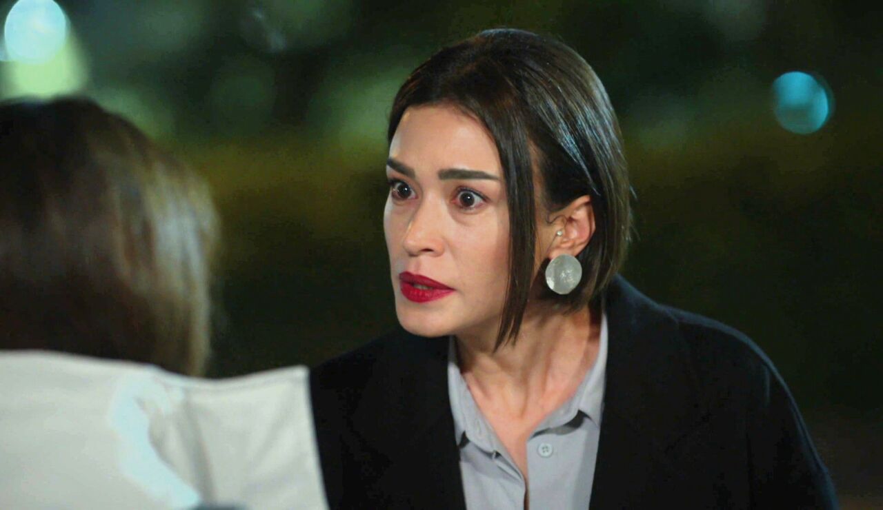 La doble vida de Parla, al descubierto: Rengin la desenmascara al enterarse de que no est&aacute; estudiando Medicina