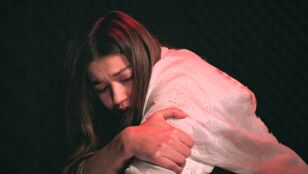 La escena m&aacute;s escalofriante del secuestro: Akin convierte el dolor de su madre en una condena para Seyran