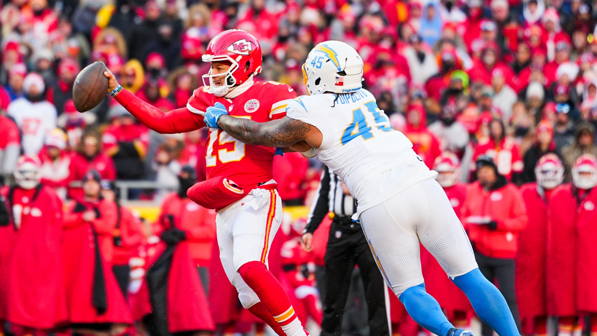 Patrick Mahomes en el partido contra los Los Angeles Chargers de la NFL Patrick Mahomes en el partido contra los Los Angeles Chargers de la NFL