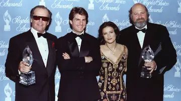 Jack Nicholson, Tom Cruise, Demi Moore y el director Rob Reiner en los People's Choice de 1992 Jack Nicholson, Tom Cruise, Demi Moore y el director Rob Reiner en los People's Choice de 1992