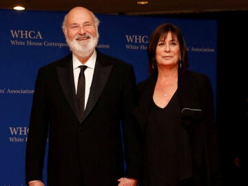 El director de cine Rob Reiner y su mujer Michel Singer