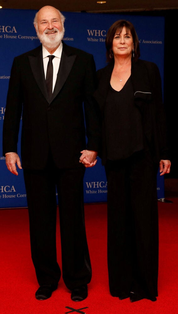 El director de cine Rob Reiner y su mujer Michel Singer
