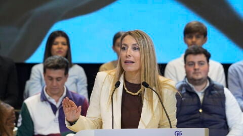 La presidenta del PP de Extremadura y candidata a la reelecci&oacute;n a la Presidencia de la Junta, Mar&iacute;a Guardiola (C), participa en un acto electoral, a 13 de diciembre de 2025, en Navalmoral de la Mata, C&aacute;ceres, Extremadura (Espa&ntilde;a). Feij&oacute;o ha asegurado que "hay una gran mayor&iacute;a de extreme&ntilde;os que comparten una misma percepci&oacute;n: Mar&iacute;a ilusiona y contagia. A Mar&iacute;a no la para nadie".13 DICIEMBRE 2025 CAMPA&Ntilde;A ELECTORAL;ELECCIONES EXTREME&Ntilde;ASCarlos Criado / Europa Press13/12/2025