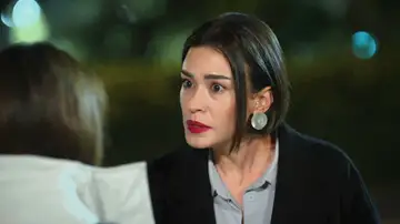 La doble vida de Parla, al descubierto: Rengin la desenmascara al enterarse de que no está estudiando Medicina La doble vida de Parla, al descubierto: Rengin la desenmascara al enterarse de que no está estudiando Medicina