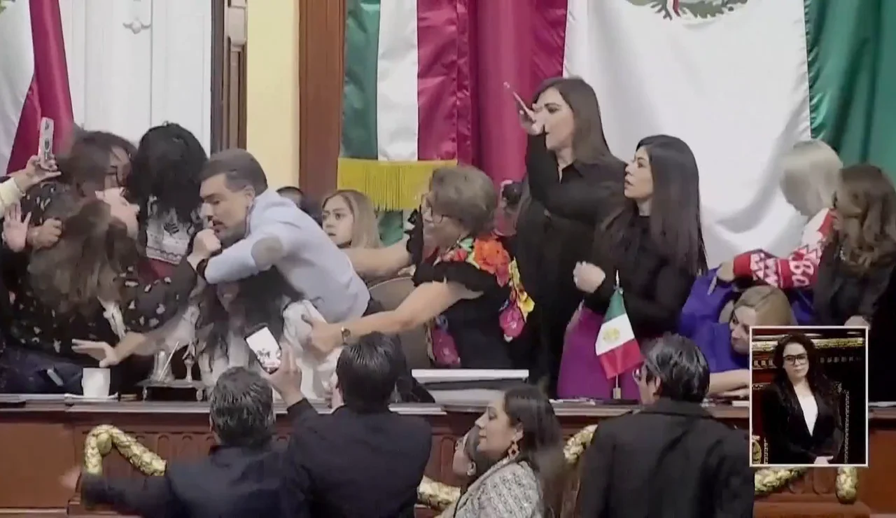 Pelea Congreso México