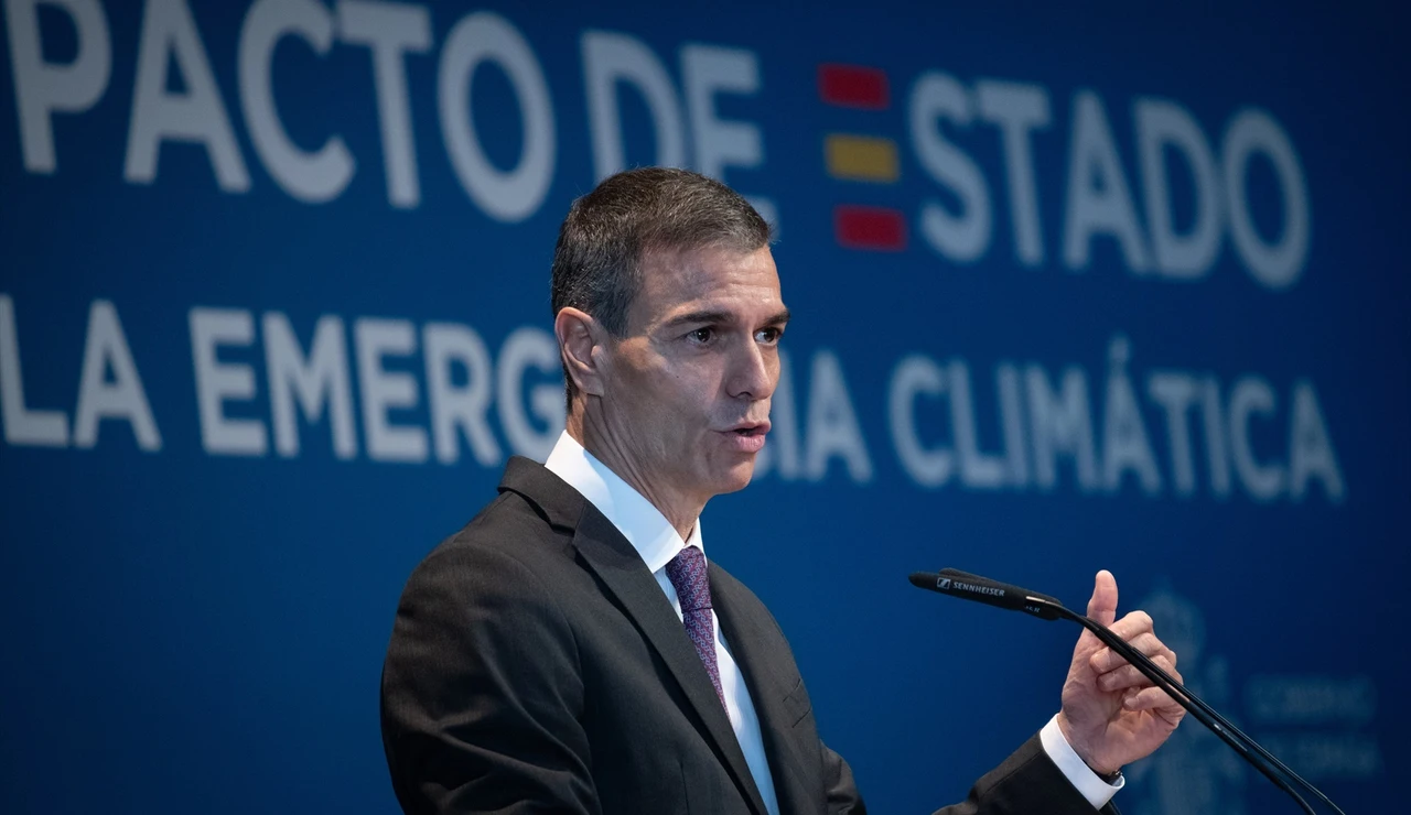 El presidente del Gobierno, Pedro Sánchez, clausura el acto de 'Avanzando en el Pacto de Estado frente a la Emergencia Climática' en el Círculo de Bellas Artes