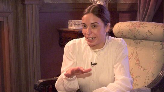 &ldquo;Hace un viaje de la luz a la oscuridad tremendo&rdquo;: Carlota Bar&oacute; analiza el cambio de Renata en Las hijas de la criada