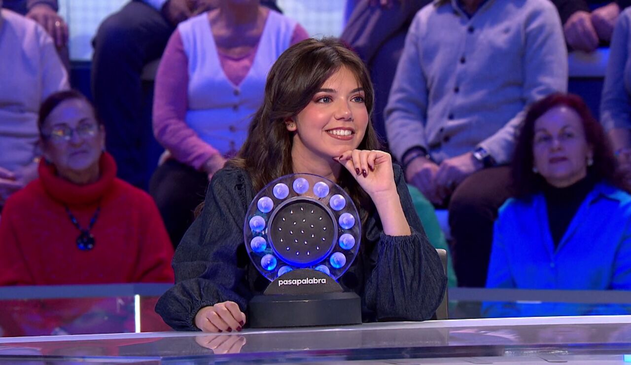 Canta, gana y hace pleno: Paula Gallego sale por &lsquo;La ventanita&rsquo; grande en su estreno en Pasapalabra