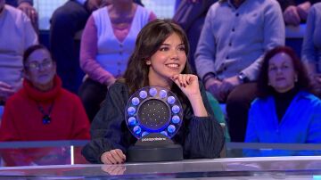 Canta, gana y hace pleno: Paula Gallego sale por &lsquo;La ventanita&rsquo; grande en su estreno en Pasapalabra