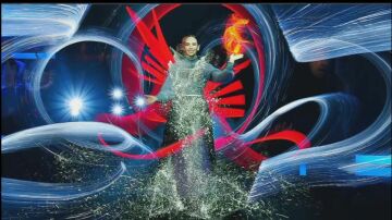 Vestido de luz: la impresionante creación de Frodo DKL para Cristina Pedroche en El Hormiguero Vestido de luz: la impresionante creación de Frodo DKL para Cristina Pedroche en El Hormiguero