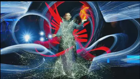 Vestido de luz: la impresionante creación de Frodo DKL para Cristina Pedroche en El Hormiguero Vestido de luz: la impresionante creación de Frodo DKL para Cristina Pedroche en El Hormiguero