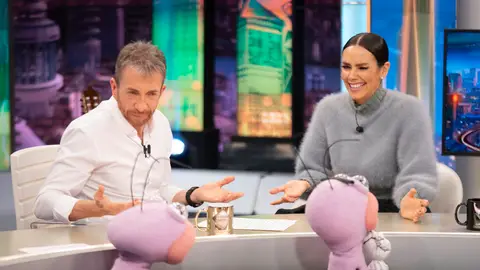 Pablo Motos, Trancas y Barrancas acorralan a Cristina Pedroche con sus preguntas sobre el vestido: "Prefiero no contestar" Pablo Motos, Trancas y Barrancas acorralan a Cristina Pedroche con sus preguntas sobre el vestido: "Prefiero no contestar"