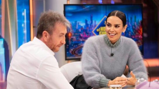 Cristina Pedroche aclara c&oacute;mo decidi&oacute; hacerse el vestido con su propia leche materna: "Tuve un posparto malo"
