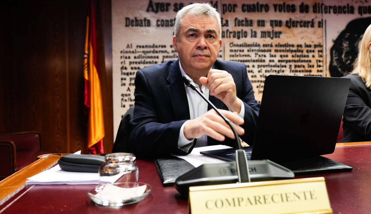 El exdiputado socialista Santos Cerd&aacute;n a su llegada al Senado este mi&eacute;rcoles para su comparecencia en la comisi&oacute;n del caso Koldo