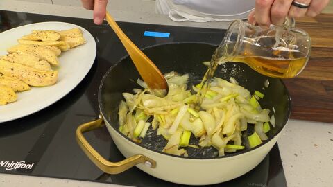 Vierte la cerveza, dale un hervor