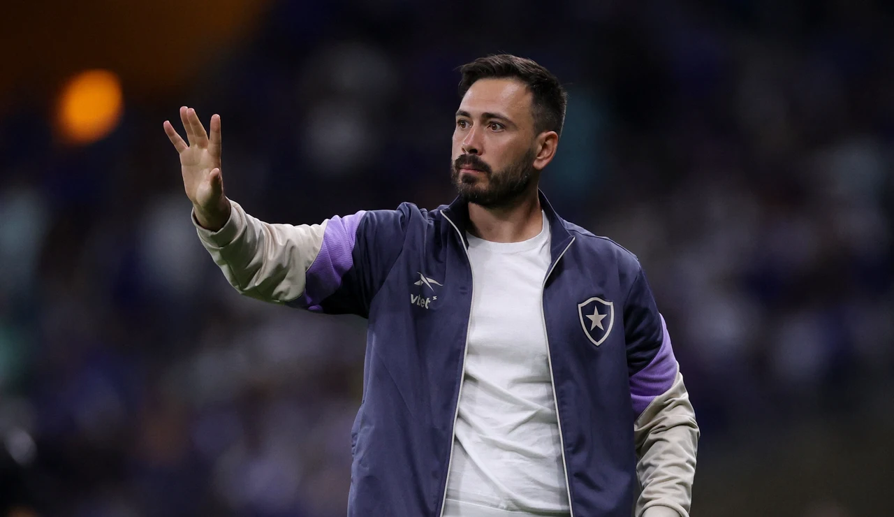 Davide Ancelotti en un partido con Botafogo