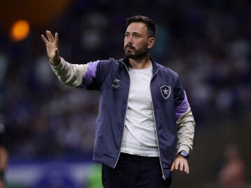 Davide Ancelotti en un partido con Botafogo