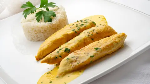 Solomillos de pollo con salsa de cerveza y naranja Solomillos de pollo con salsa de cerveza y naranja