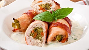 Rollo de pollo relleno