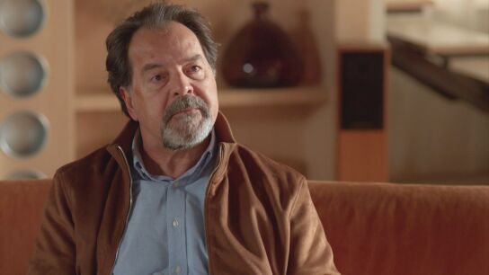 Octavio cede al chantaje de Saúl y le da dos millones de euros: ¡sigue creyendo que Mónica está viva!